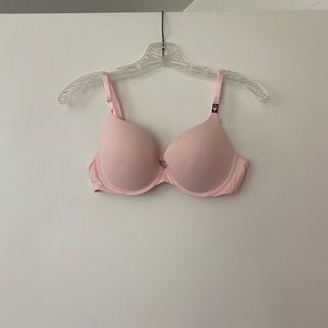 NWT Victoria’s Secret 36B pink full coverage T-shirt bra. Baby pink.